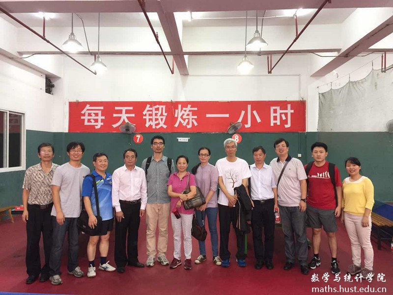 2015年秋季888集团电子游戏官方网站教职工乒乓球赛冠军队伍.jpg